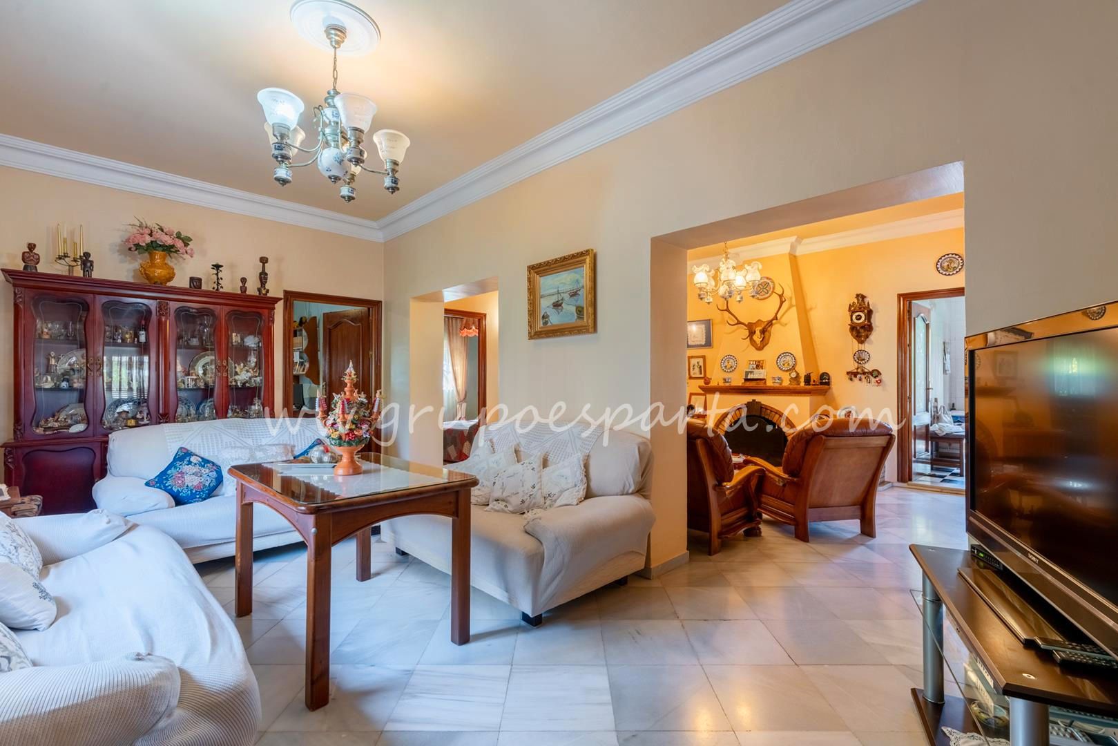 Sala d'estar de Casa o xalet en venda en Espartinas amb Aire condicionat, Jardí privat i Terrassa