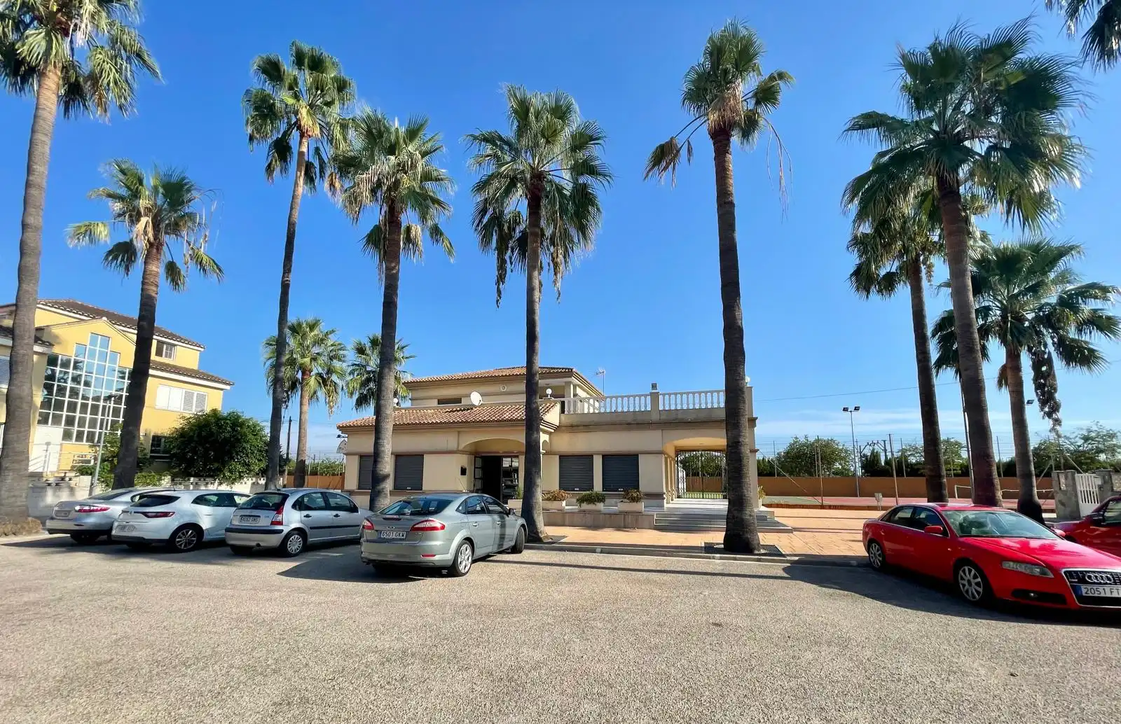 Vista exterior de Casa adosada en venda en Sueca amb Aire condicionat, Jardí privat i Terrassa