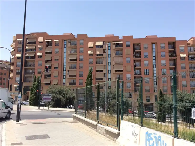 Vista exterior de Piso en venta en Granada con Calefacción