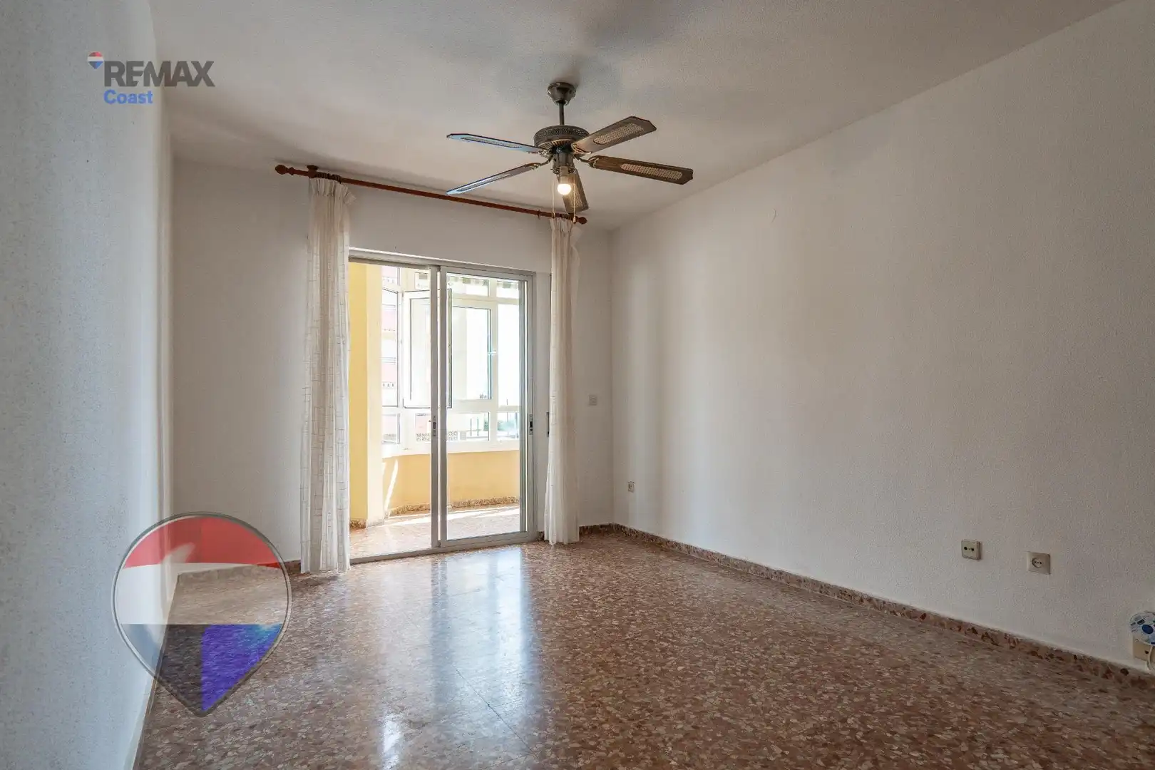 Wohnung zum Verkauf in Rincón de la Victoria mit Privatgarten, Terrasse und Gemeinschaftspool