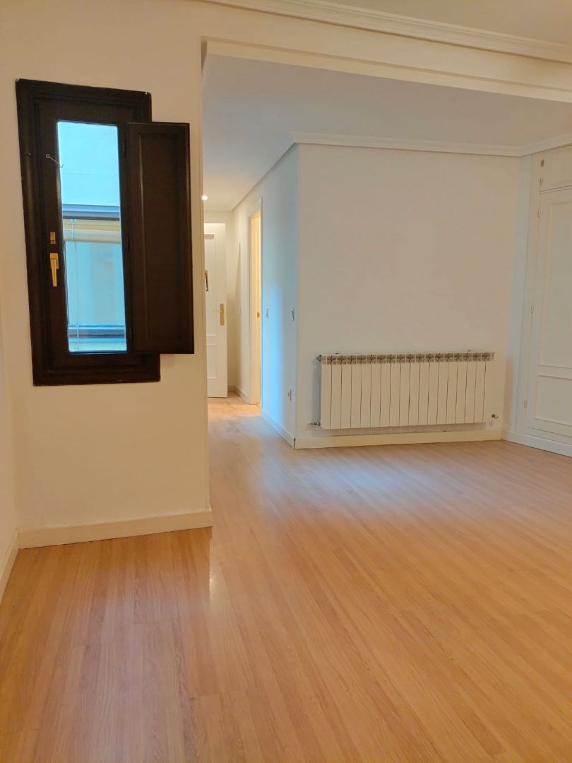 Flat to rent in  Madrid Capital  with Air Conditioner, Heating and Oven