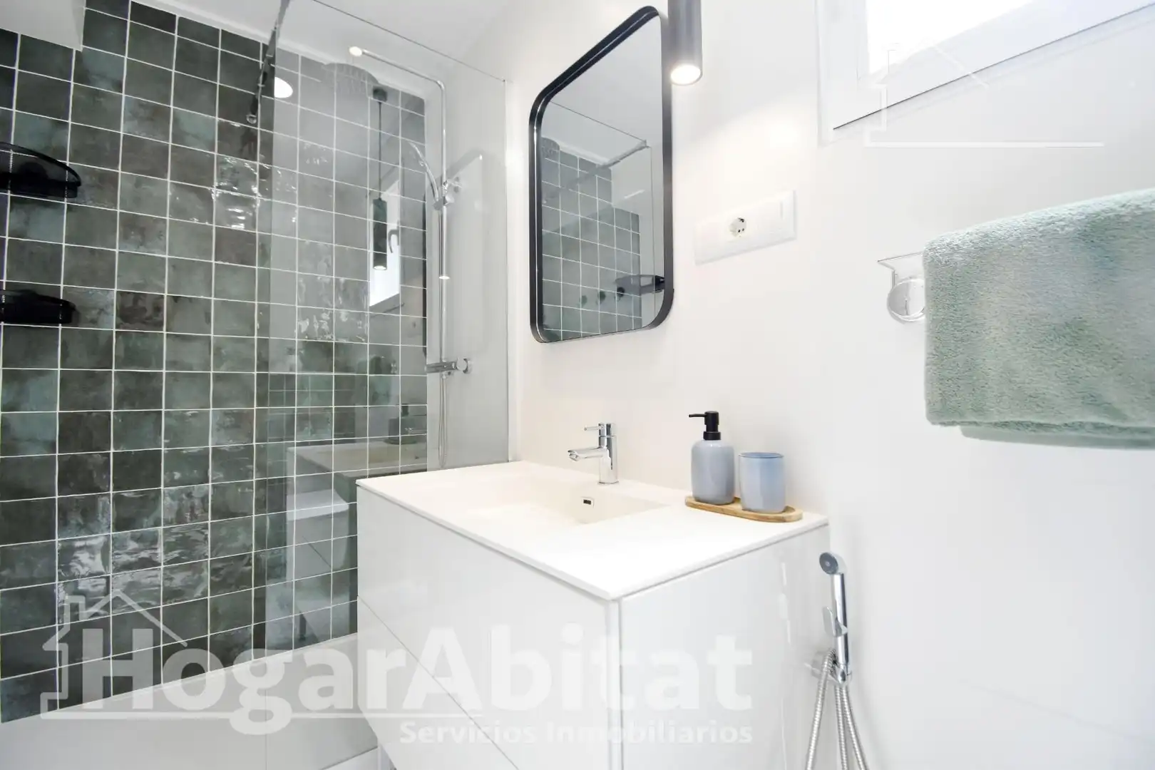 Badezimmer von Wohnung zum Verkauf in Cullera mit Klimaanlage, Terrasse und Möbliert