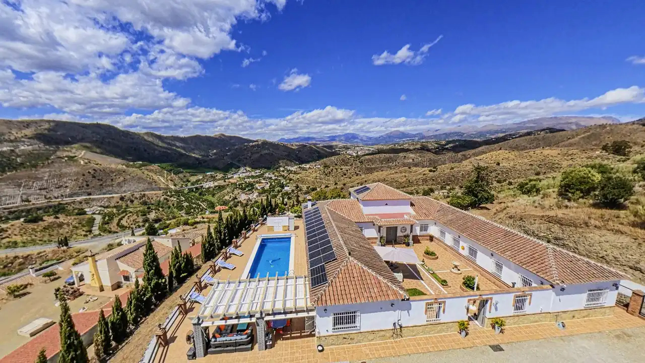 Casa con piscina en venta en Canillas de Aceituno