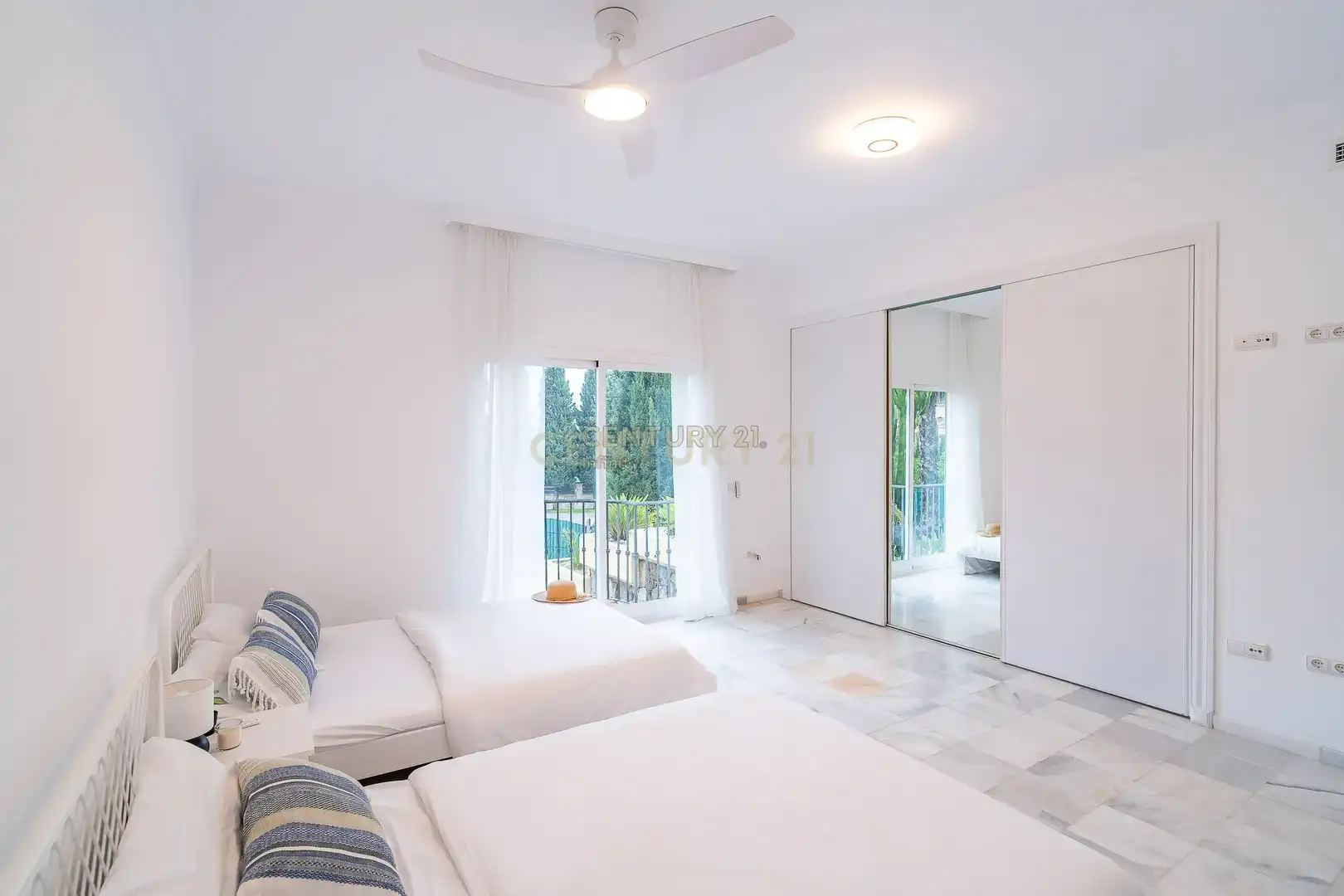 Bedroom of Houses for sale in Mijas  with Air Conditioner, Private garden and Storage room