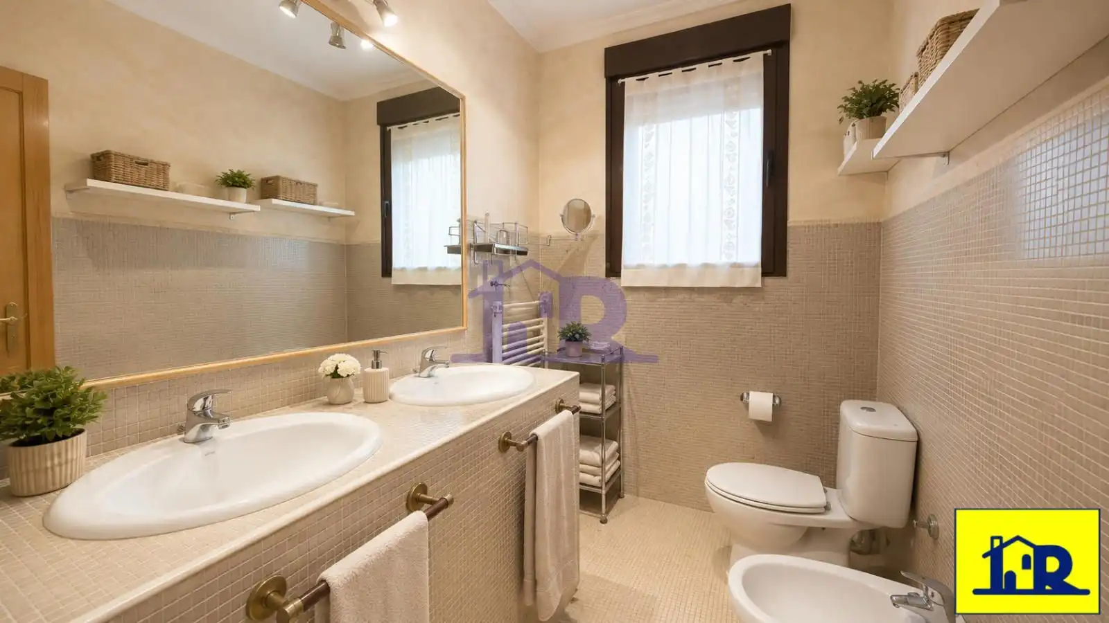 Bathroom of Houses for sale in Cuenca  with Heating and Storage room