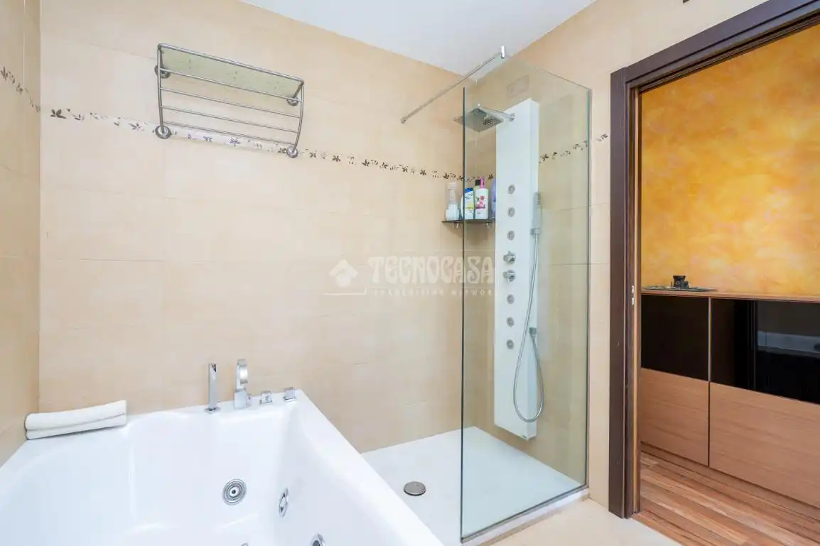 Bathroom of Detached homes for sale in Manzanares El Real  with Heating, Private garden and Terrace