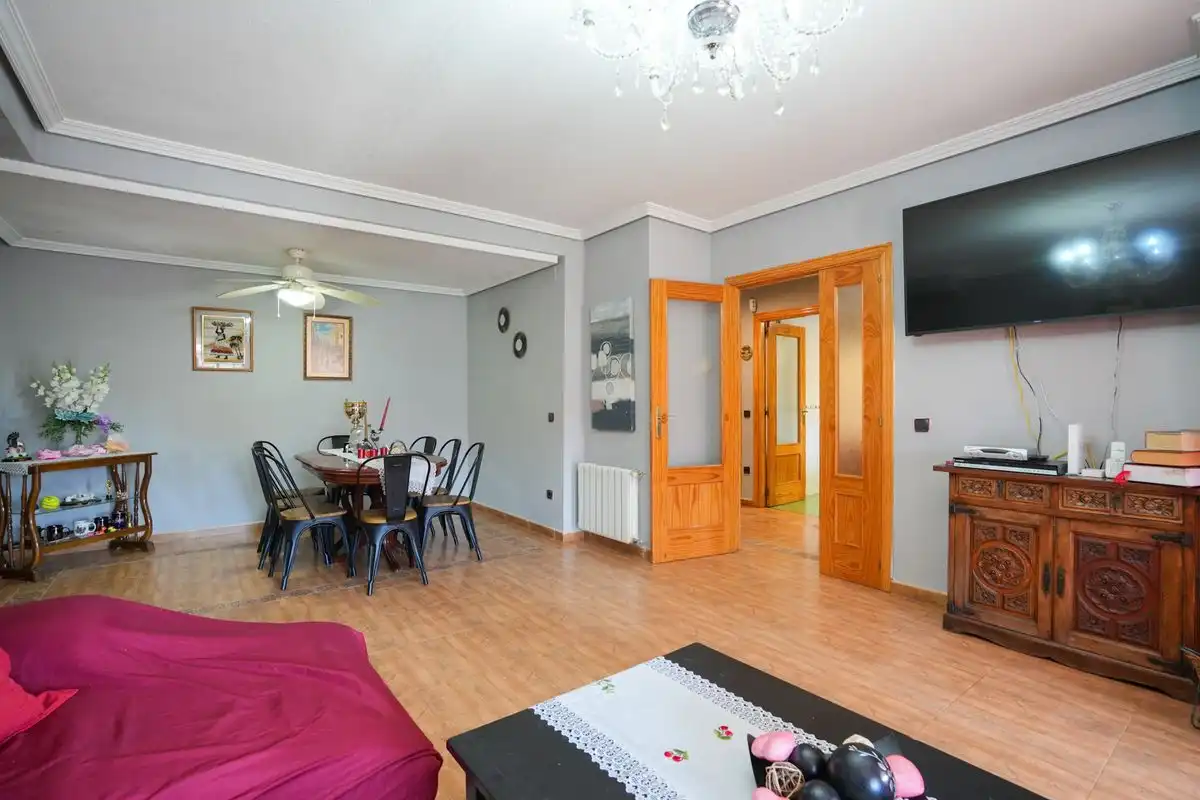 Sala d'estar de Casa adosada en venda en Meco amb Aire condicionat, Calefacció i Jardí privat