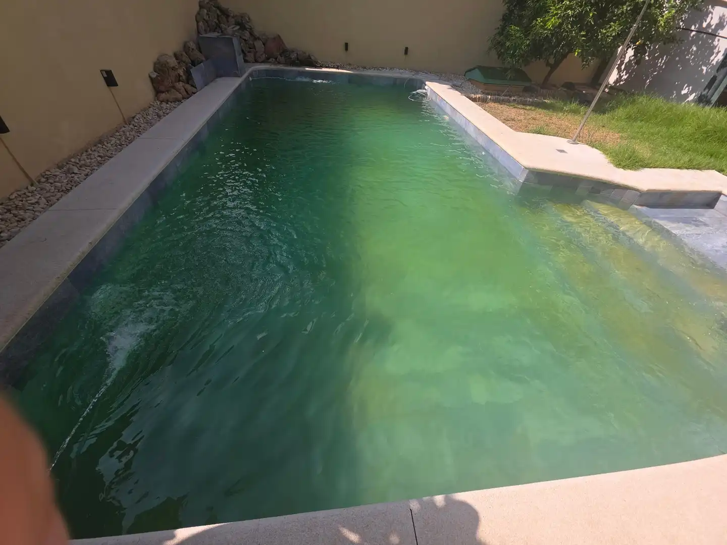 Piscina de Casa adosada en venta en Montequinto con Aire acondicionado, Calefacción y Jardín privado