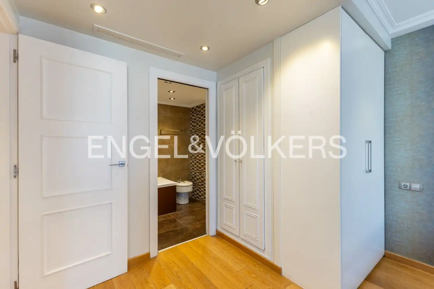 Piso en venta en Valencia con Aire acondicionado, Calefacción y Parquet