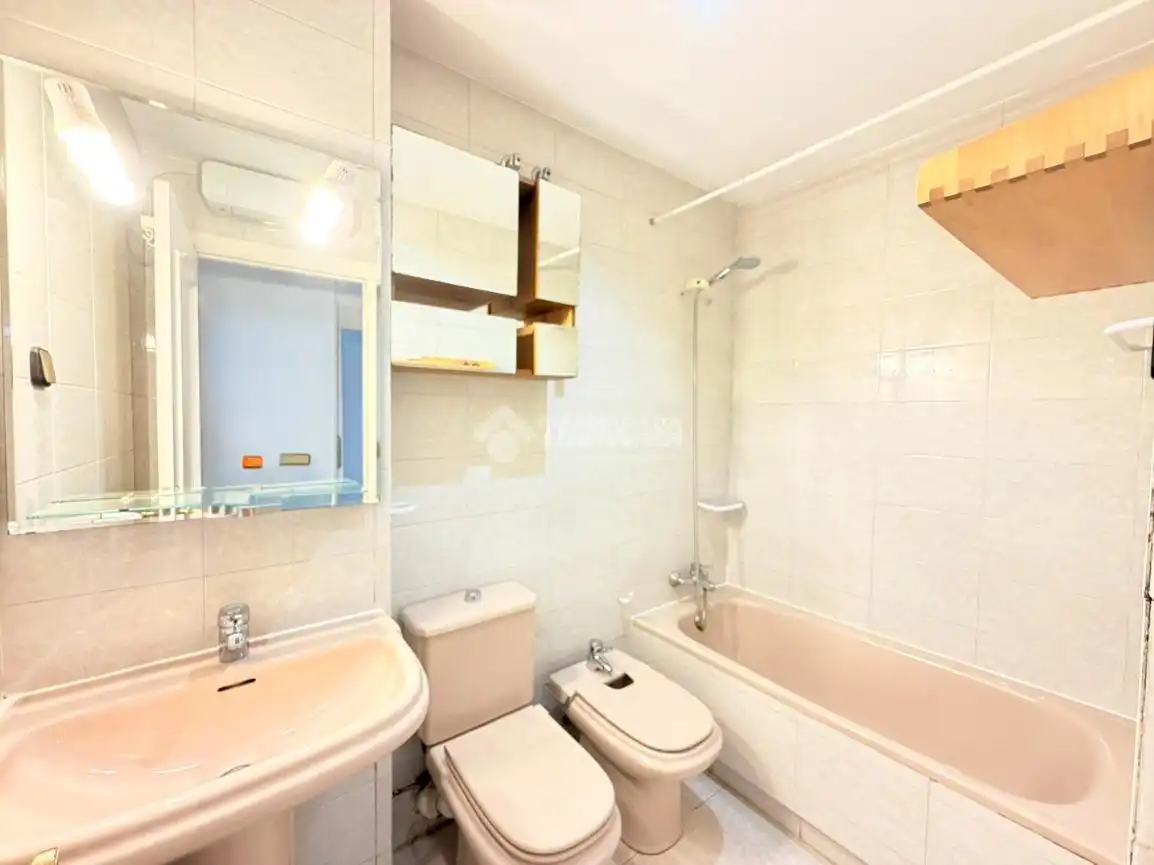 Baño de Piso en venta en Madrid con Aire acondicionado y Amueblado