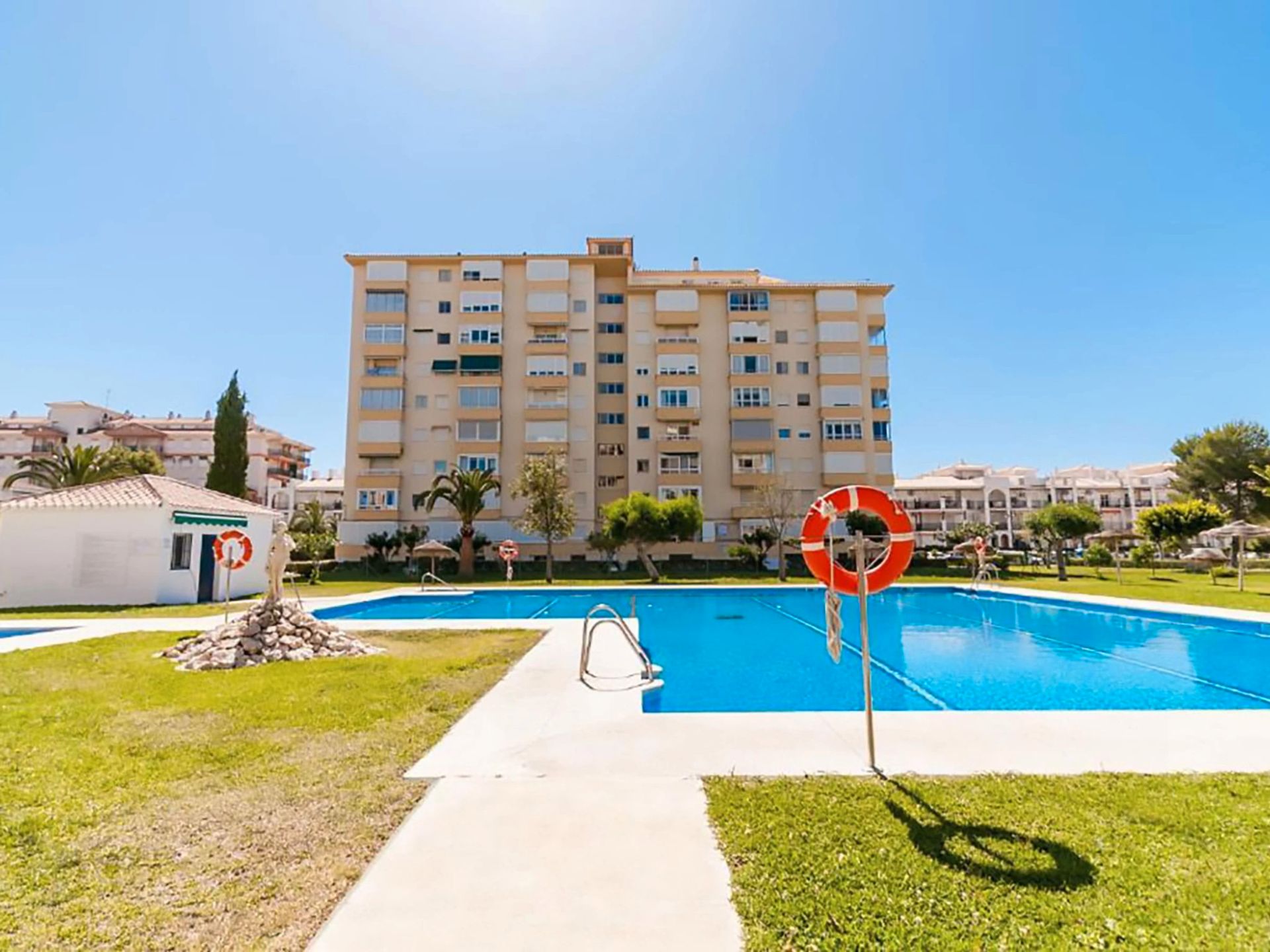 Piscina de Apartament en venda en Torrox amb Terrassa, Moblat i Forn