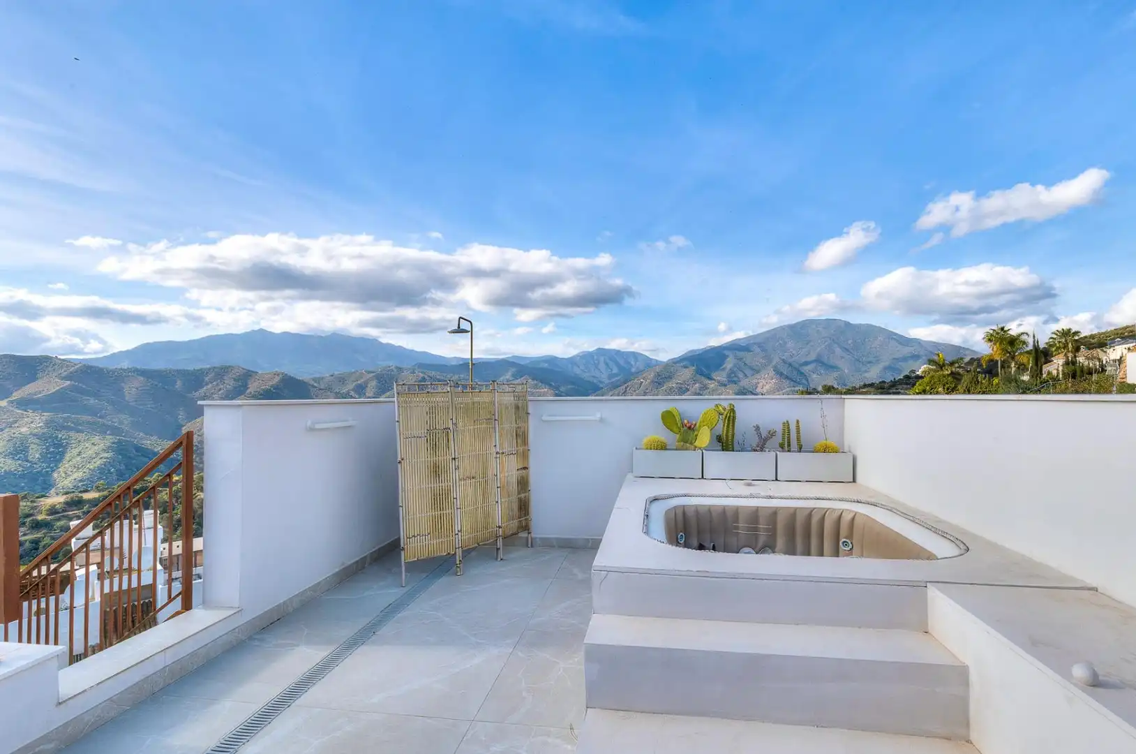 Terrace of Attic for sale in Istán  with Air Conditioner, Private garden and Terrace