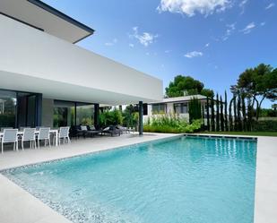 Swimming pool of House or chalet for sale in Marbella  with Air Conditioner, Private garden and Terrace