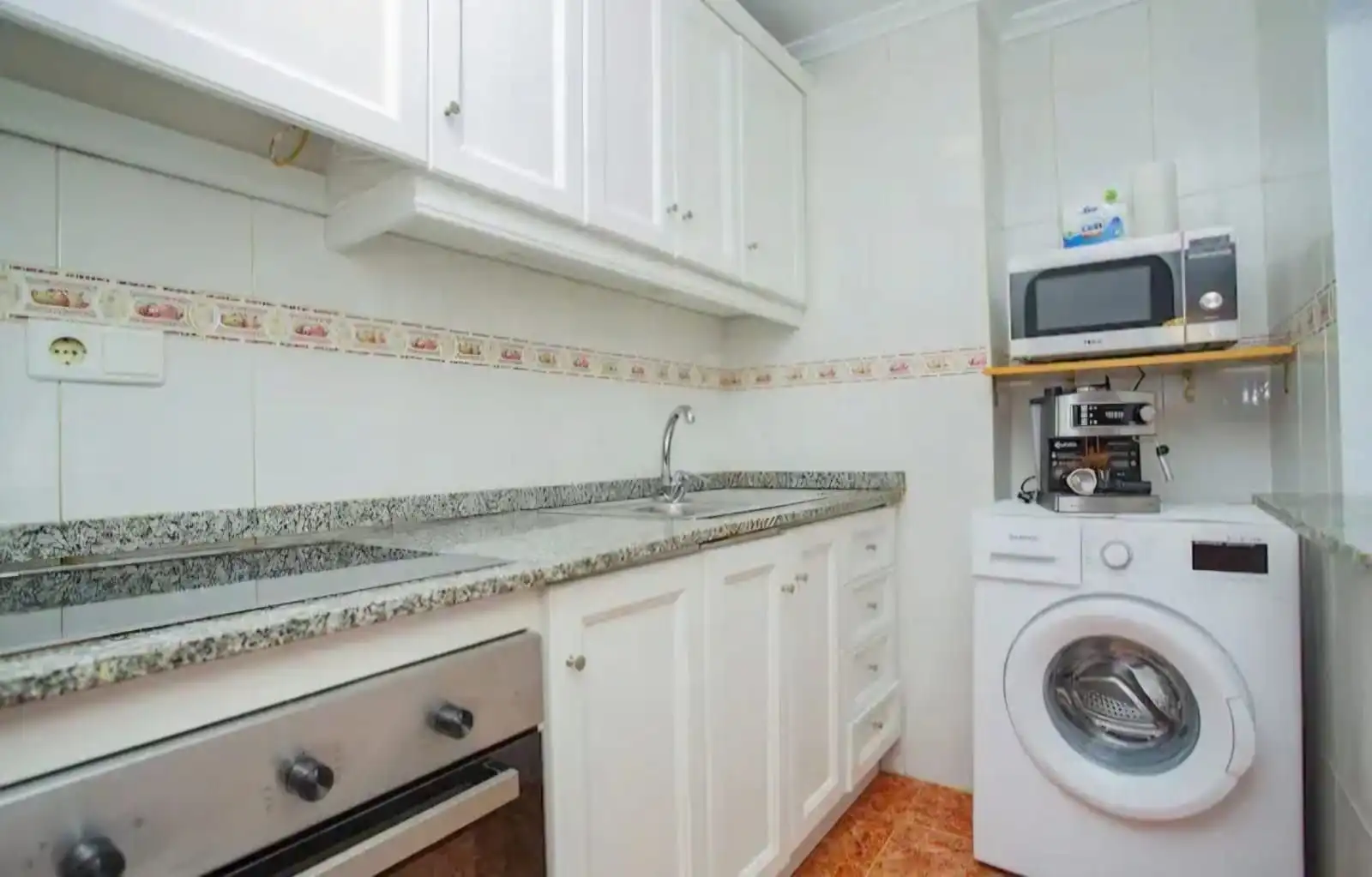 Cocina de Apartamento de alquiler en Torrevieja con Aire acondicionado, Amueblado y Internet