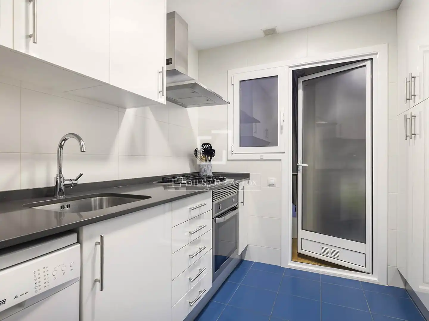 Küche von Wohnung zum Verkauf in Barcelona mit Klimaanlage, Parkett und Terrasse