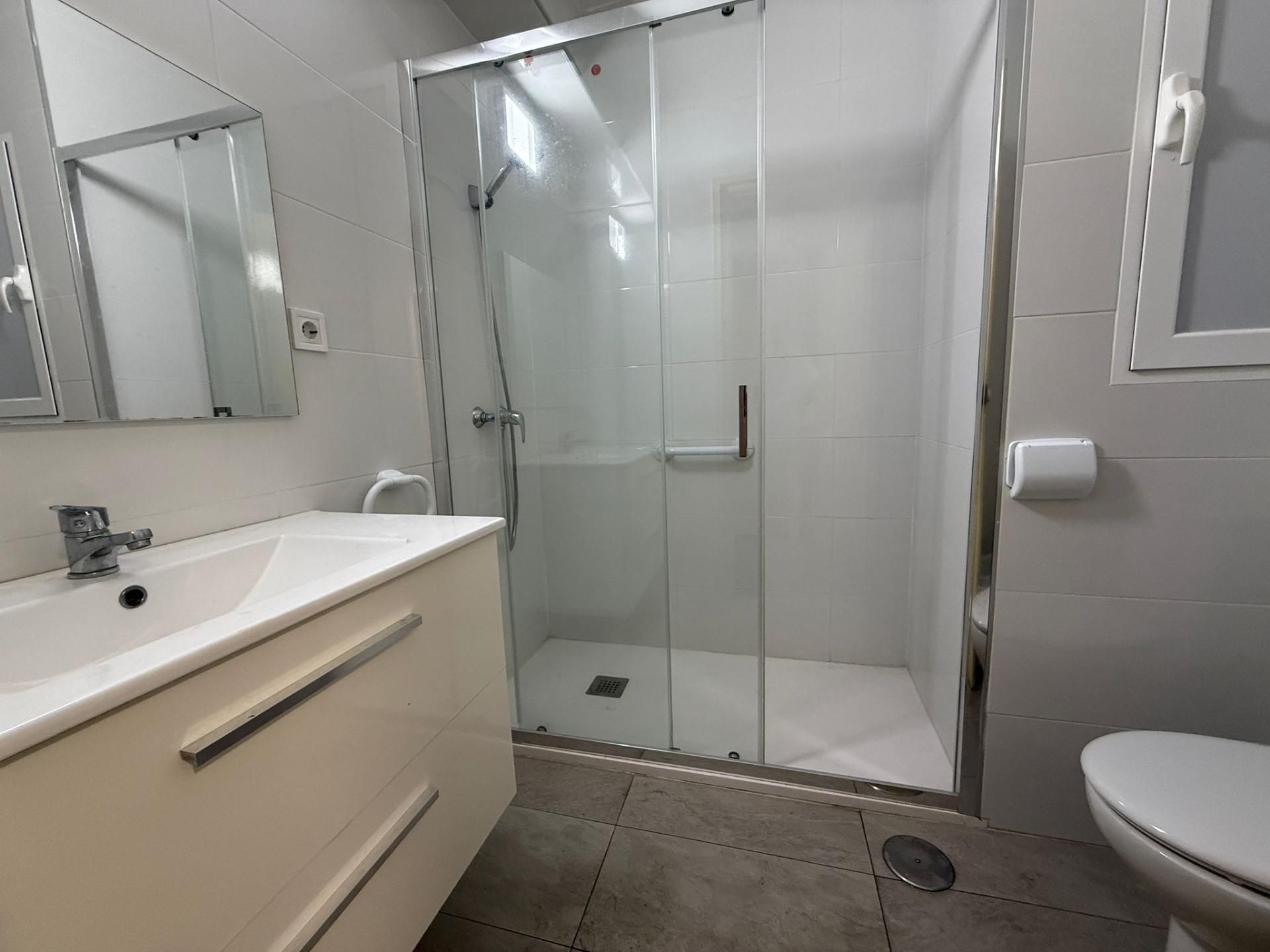 Baño de Piso en venta en Alicante / Alacant con Aire acondicionado, Parquet y Terraza