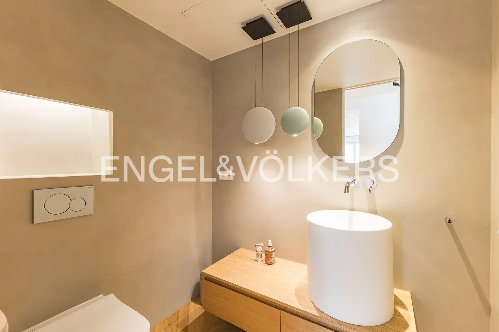 Baño de Piso en venta en Barcelona con Aire acondicionado, Calefacción y Jardín privado