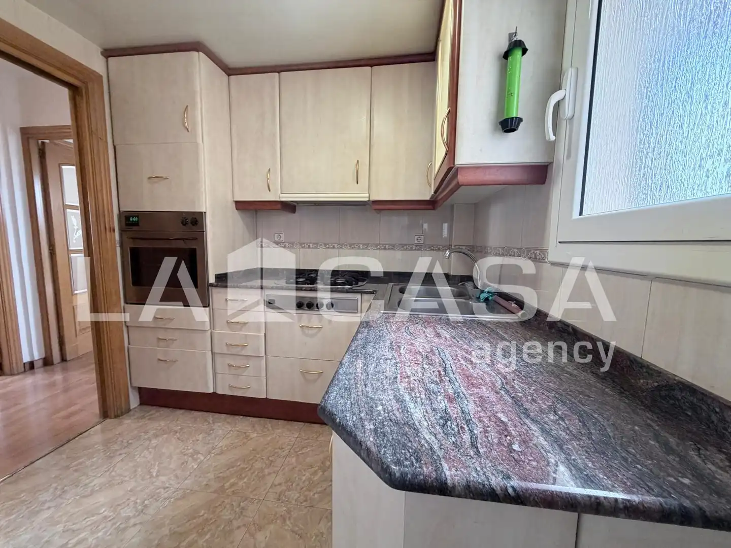 Cocina de Piso en venta en Barcelona con Balcón