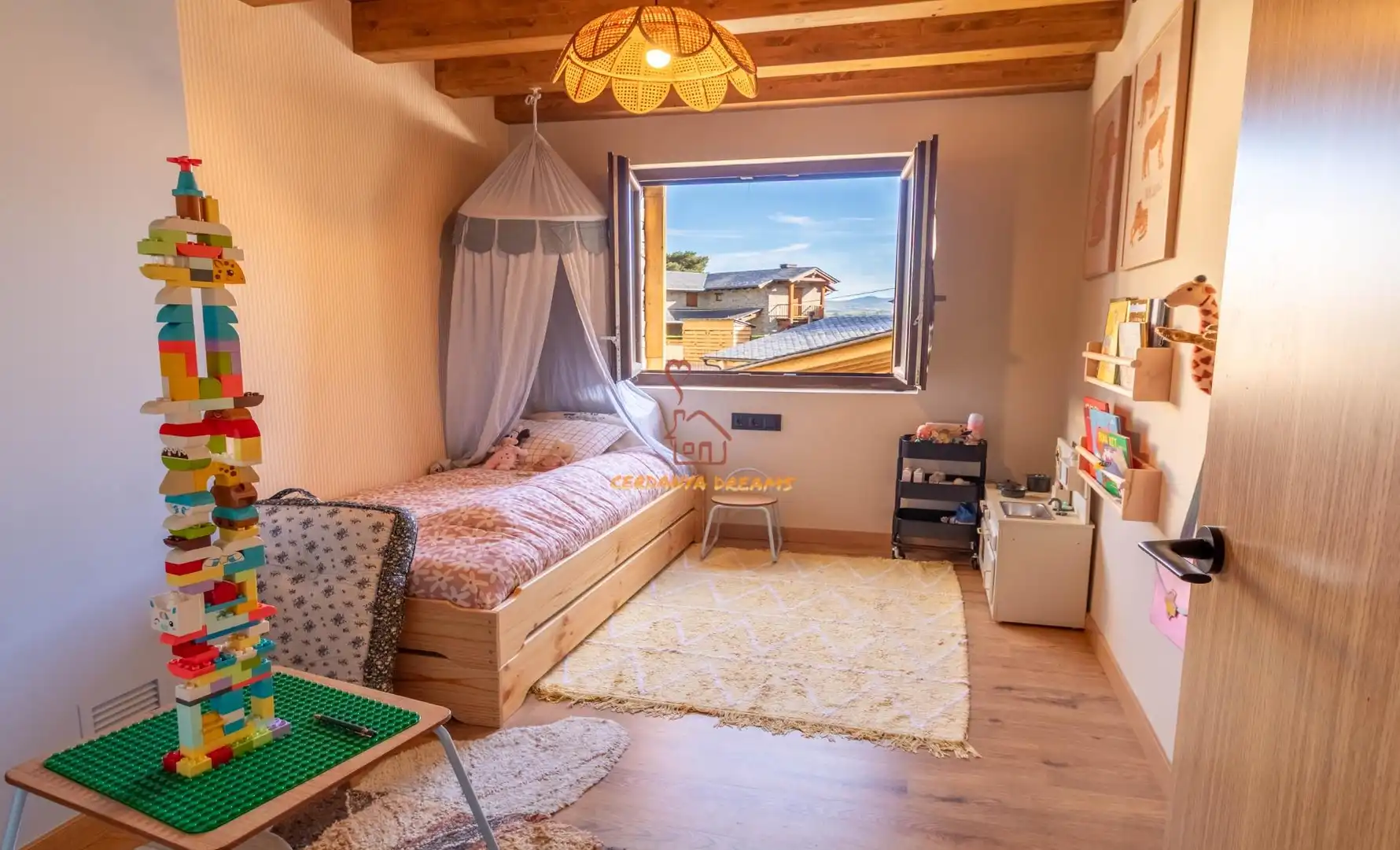 Dormitori de Casa adosada en venda en Fontanals de Cerdanya amb Calefacció, Jardí privat i Parquet