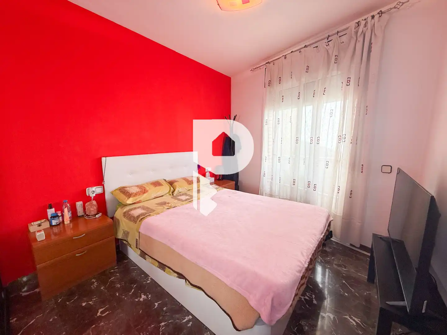 Schlafzimmer von Wohnung zum Verkauf in Sant Vicenç Dels Horts mit Heizung, Abstellraum und Fernseher
