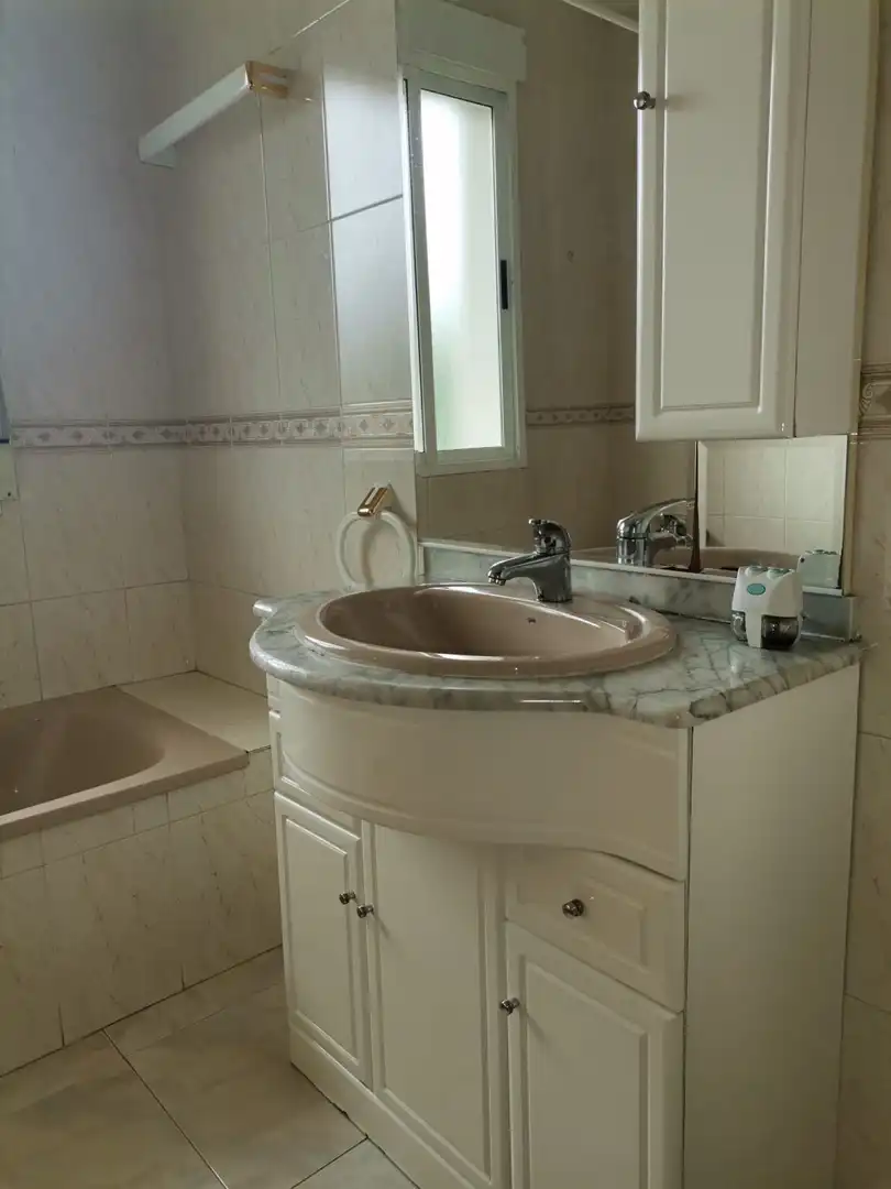 Baño de Casa o chalet de alquiler en A Mezquita  con Calefacción, Terraza y Trastero