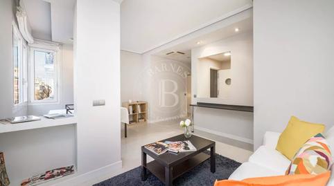 Foto 2 de Piso de alquiler en Almagro,  Madrid Capital