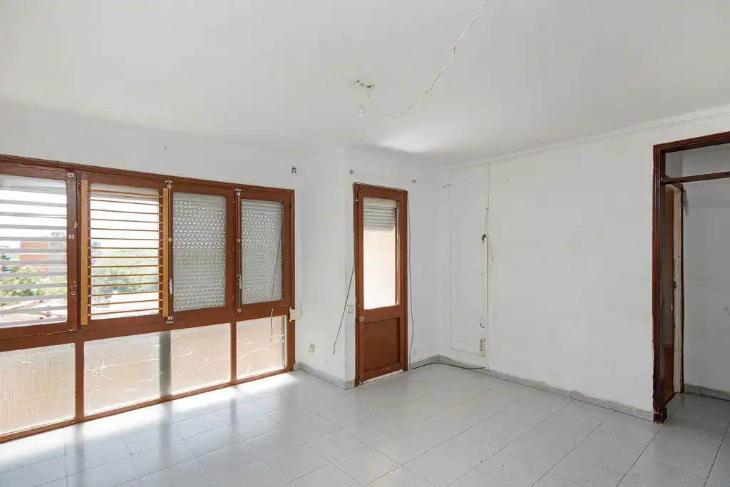 Flat for sale in Salt