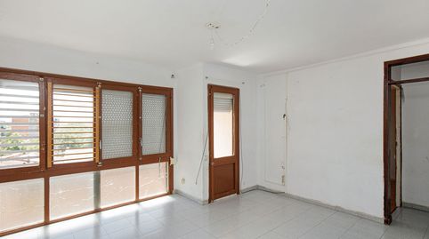 Photo 2 of Flat for sale in C/ Torras I Bages, Centre, Salt