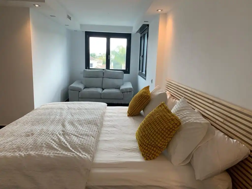 Dormitori de Casa o xalet de lloguer en Marbella amb Jardí privat i Piscina
