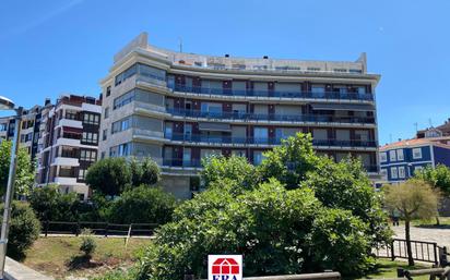 Vista exterior de Àtic en venda en Castro-Urdiales amb Terrassa