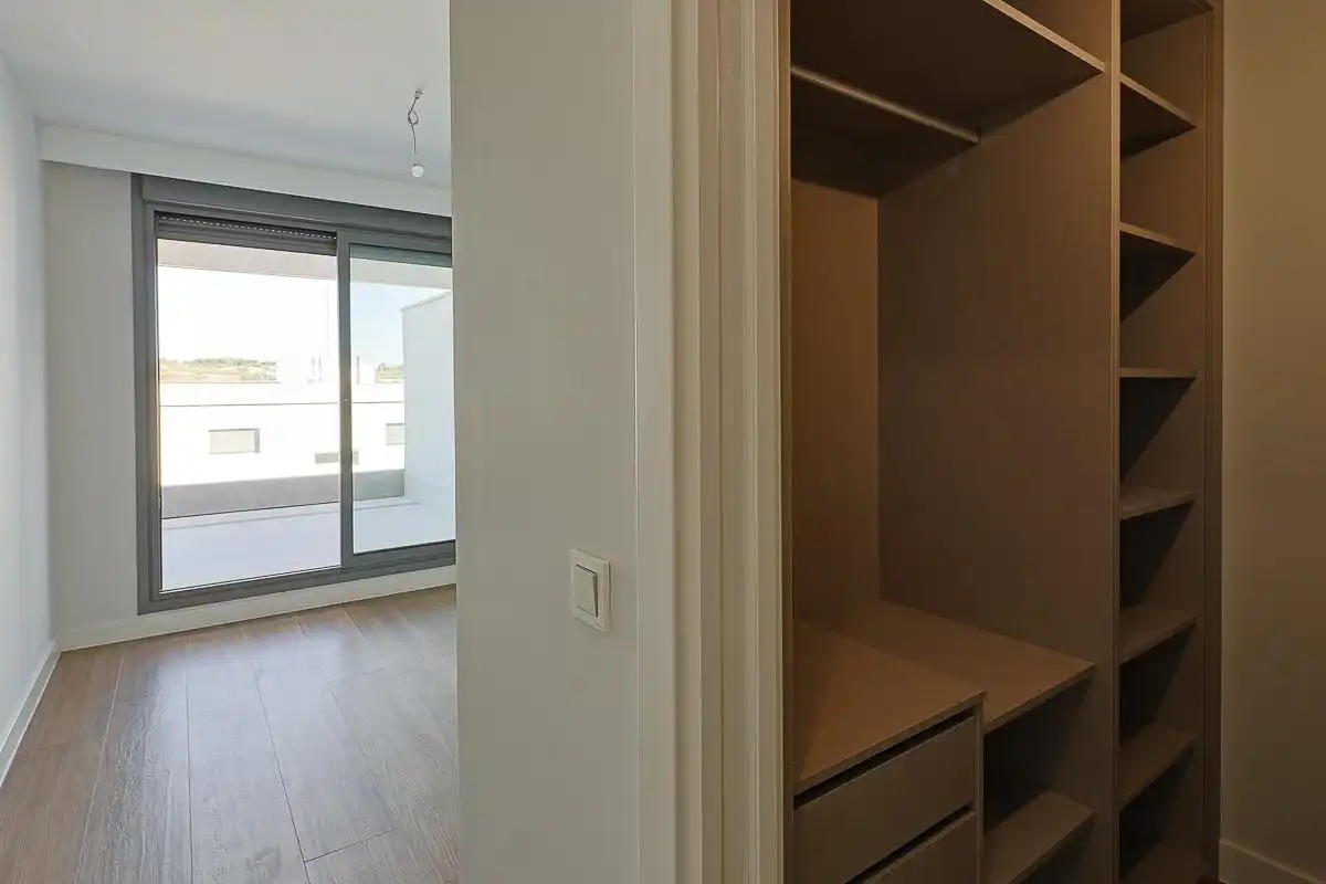 Schlafzimmer von Dachboden zur Miete in Boadilla del Monte mit Terrasse, Abstellraum und Gemeinschaftspool
