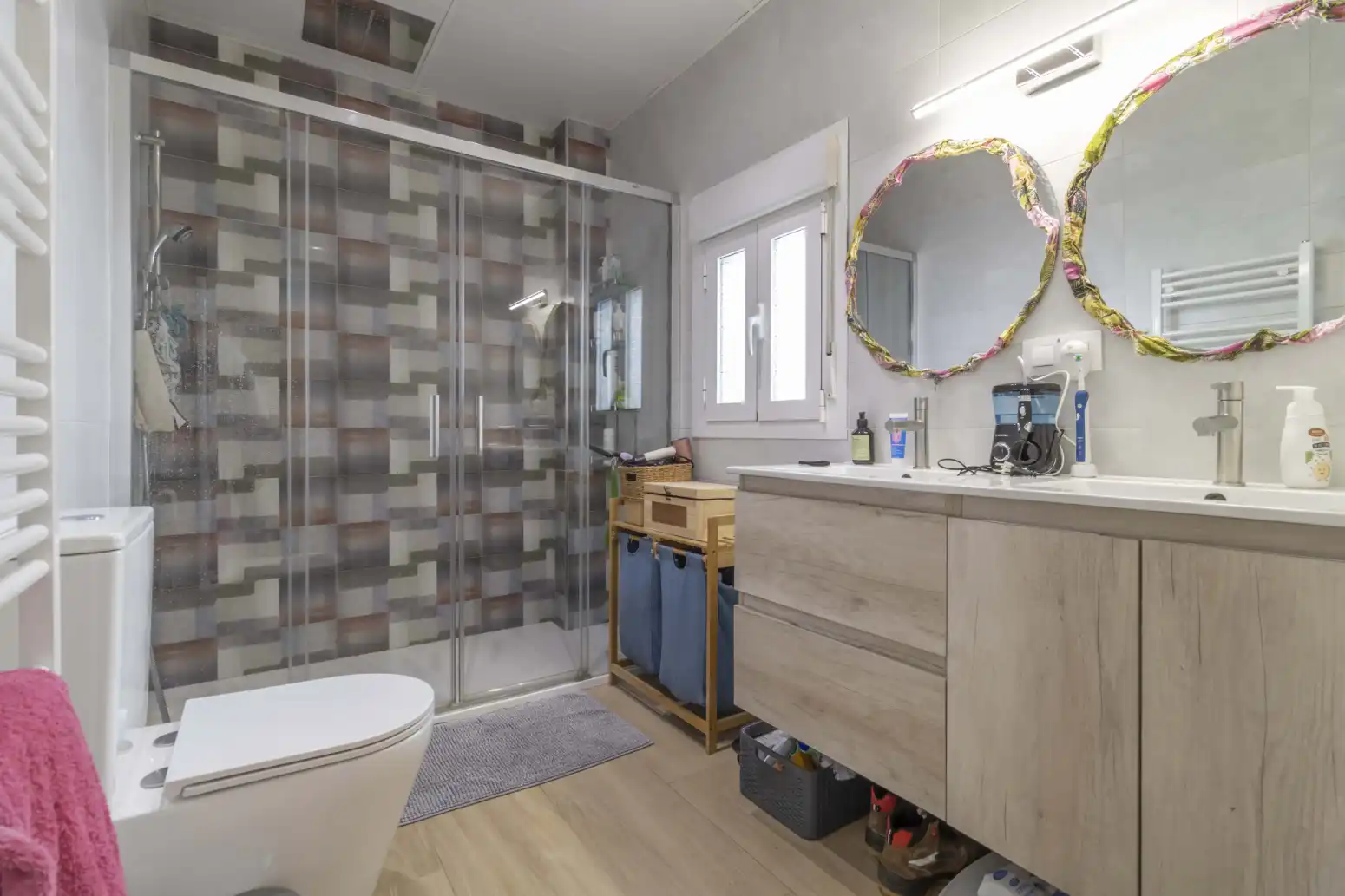 Baño de Casa adosada en venta en Sevilla con Aire acondicionado, Trastero y Piscina