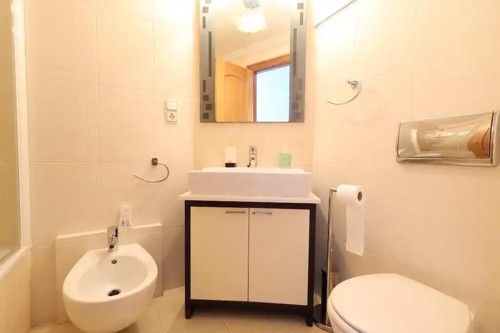 Baño de Apartamento de alquiler en Orihuela con Aire acondicionado, Calefacción y Terraza