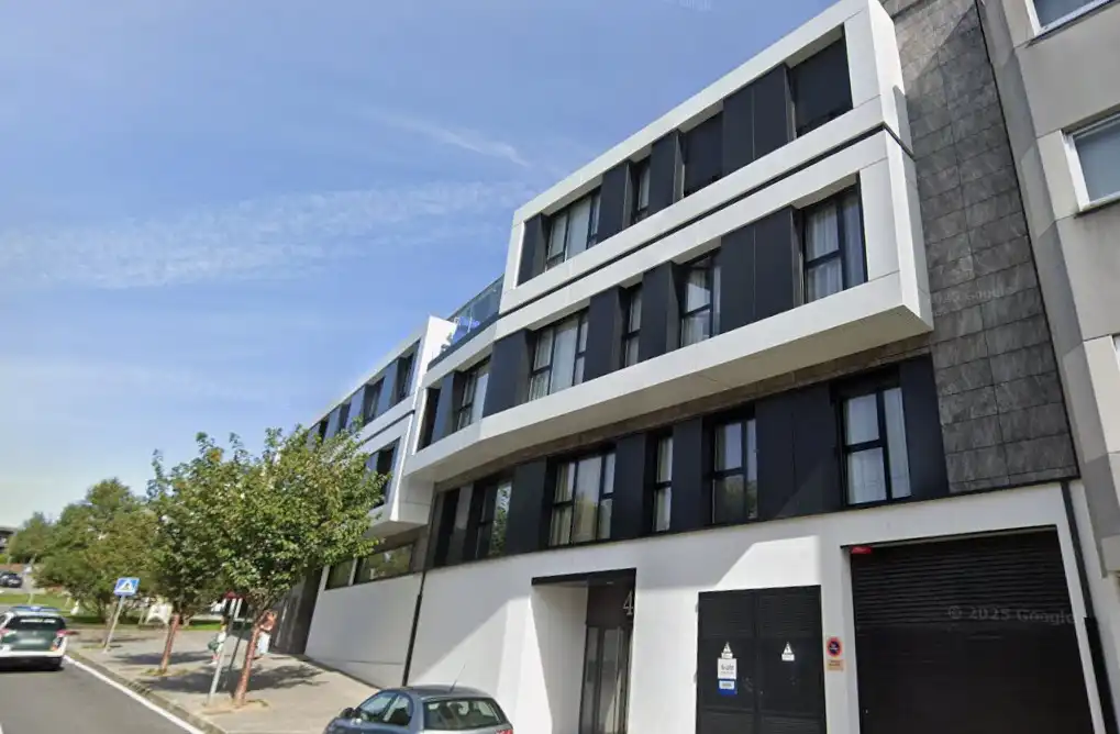 Außenansicht von Wohnung zum Verkauf in Oleiros mit Heizung, Privatgarten und Parkett
