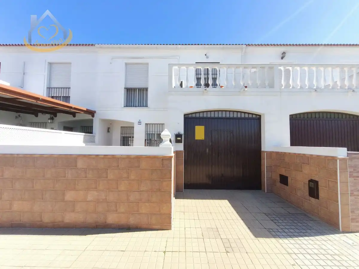 Casa adosada en venta en Lepe