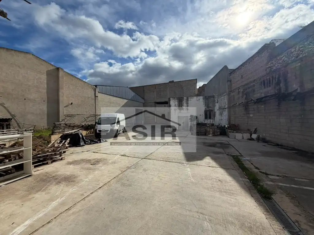 Außenansicht von Fabrikhallen zum Verkauf in Alzira