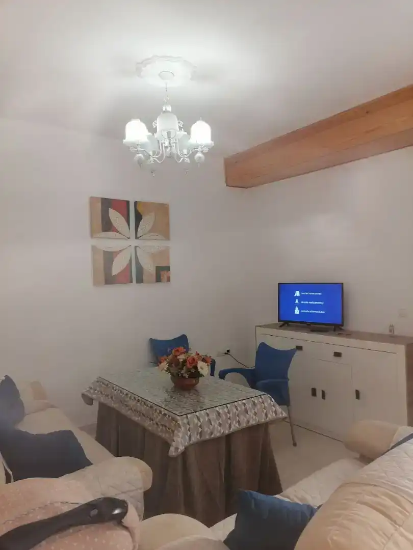 Sala d'estar de Casa adosada en venda en Almodóvar del Río amb Aire condicionat