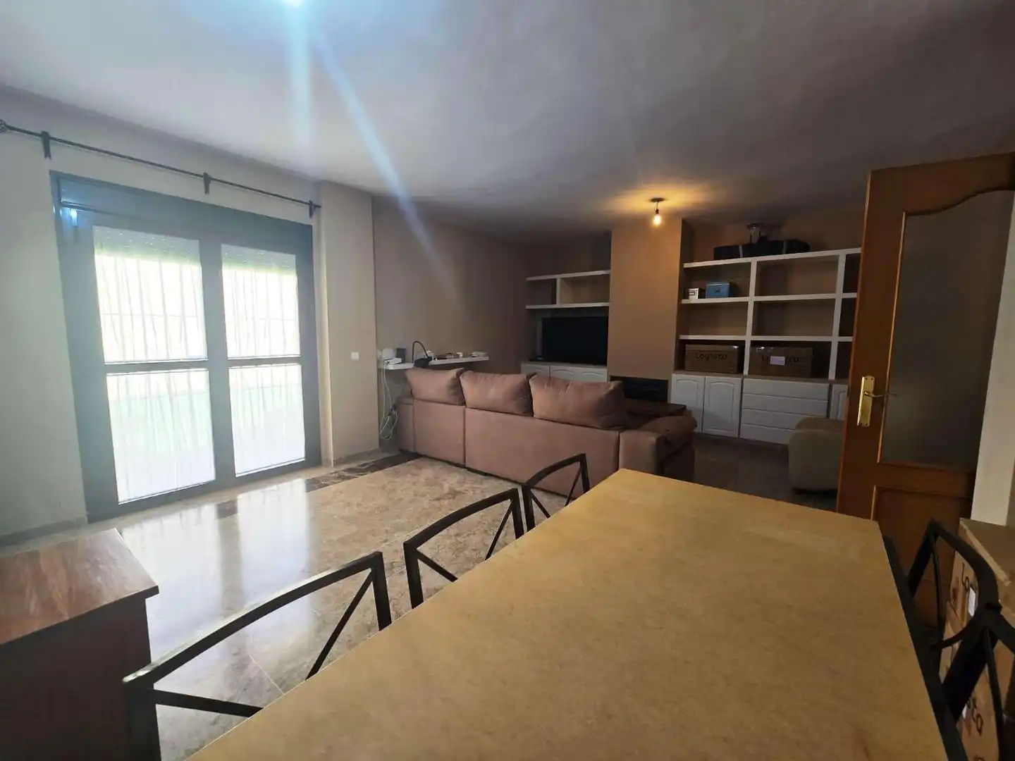 Sala d'estar de Casa adosada en venda en Bormujos amb Aire condicionat, Terrassa i Piscina comunitària