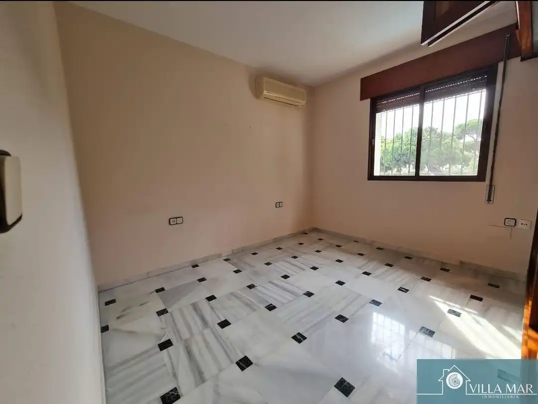 Dormitori de Casa o xalet en venda en Rota amb Piscina