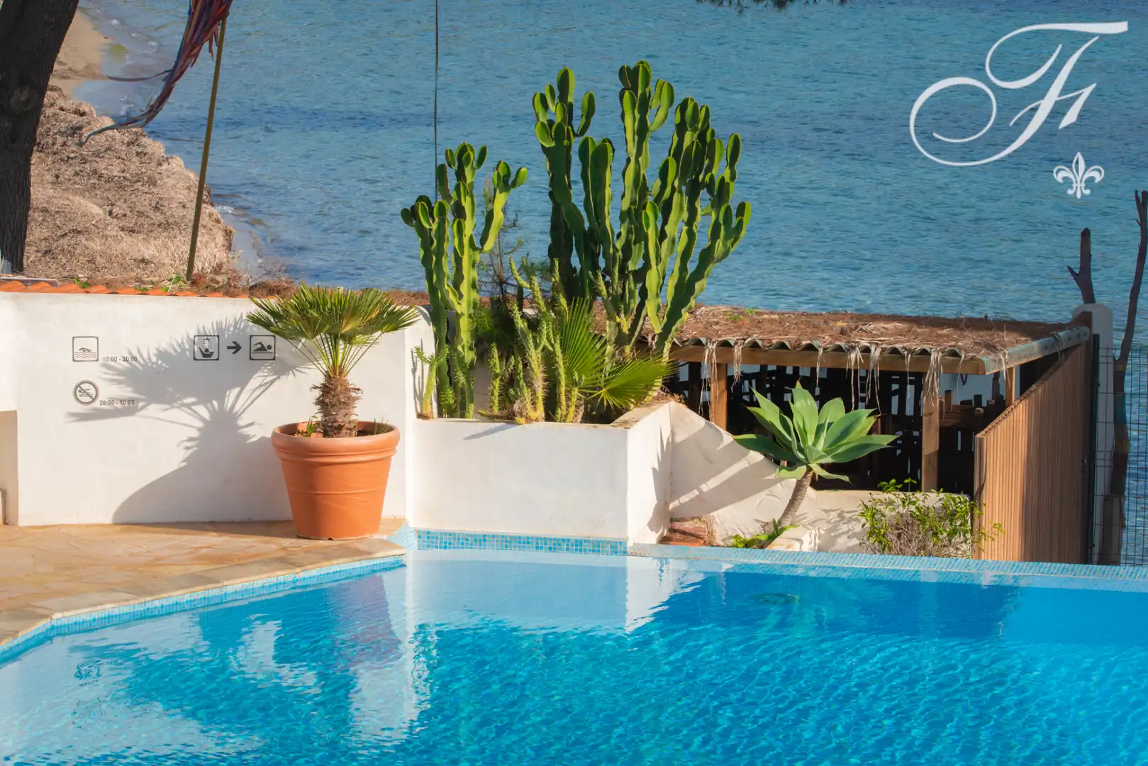Piscina de Apartamento en venta en Santa Eulària des Riu con Aire acondicionado, Terraza y Piscina comunitaria