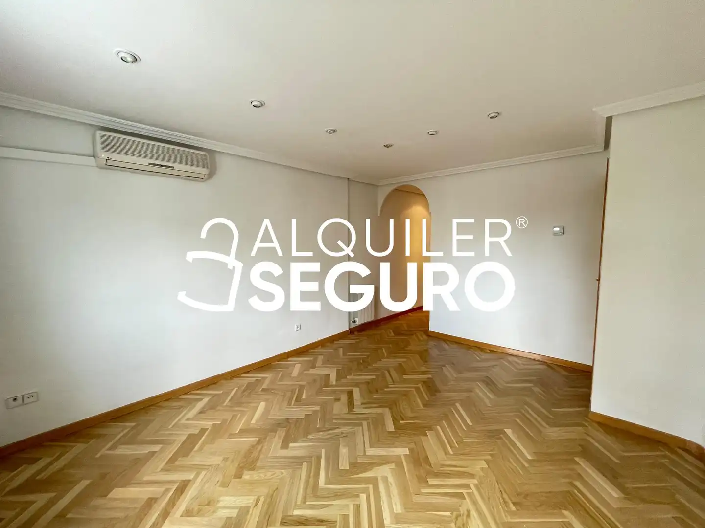 Flat with lift to rent in de Antonio López, imagen 2