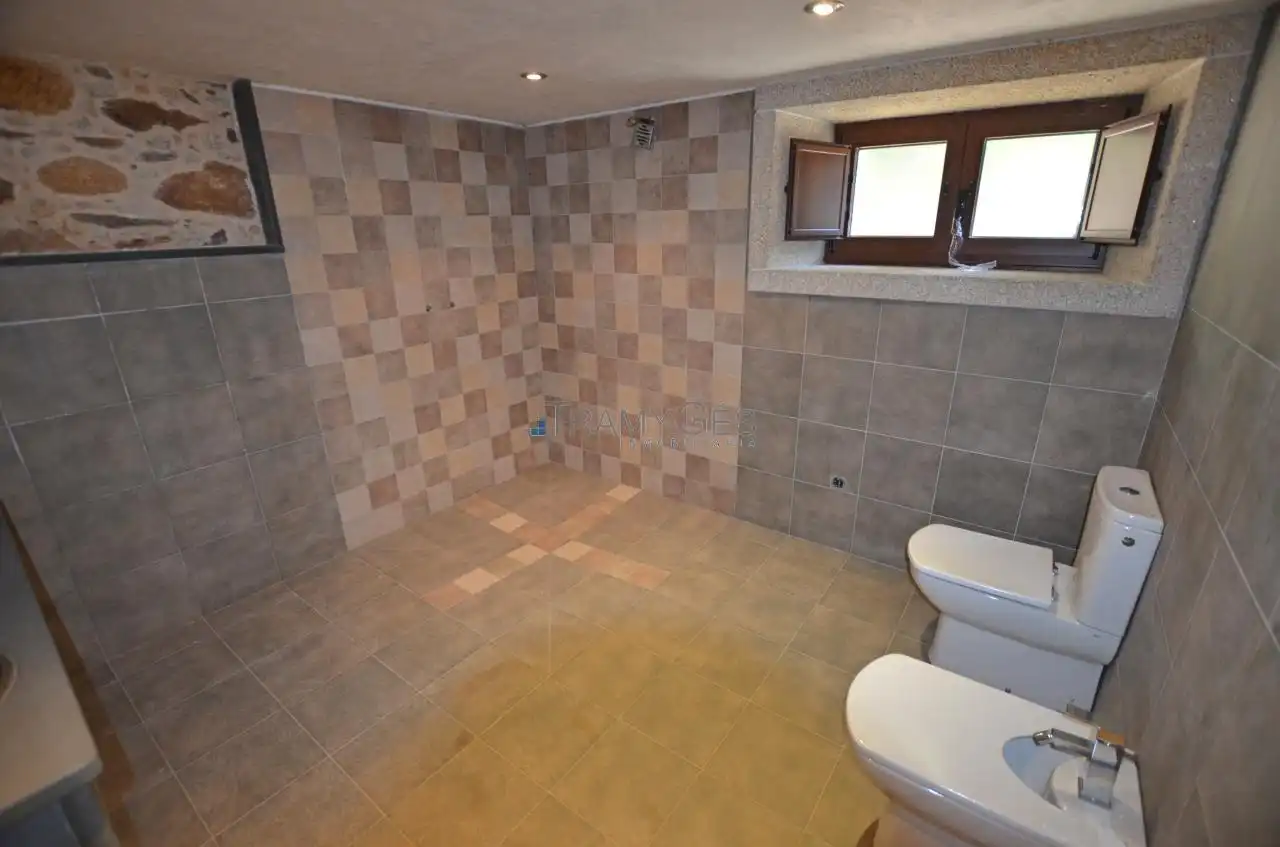 Baño de Finca rústica en venta en O Rosal   con Calefacción, Jardín privado y Terraza