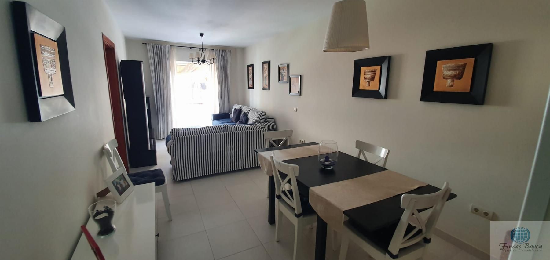 Sala d'estar de Pis de lloguer en Fuengirola amb Moblat i Balcó