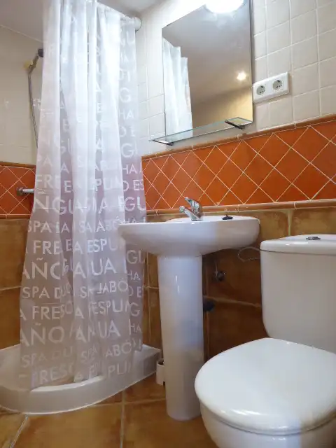Badezimmer von Wohnungen zur Miete in Málaga mit Klimaanlage, Möbliert und Waschmaschine