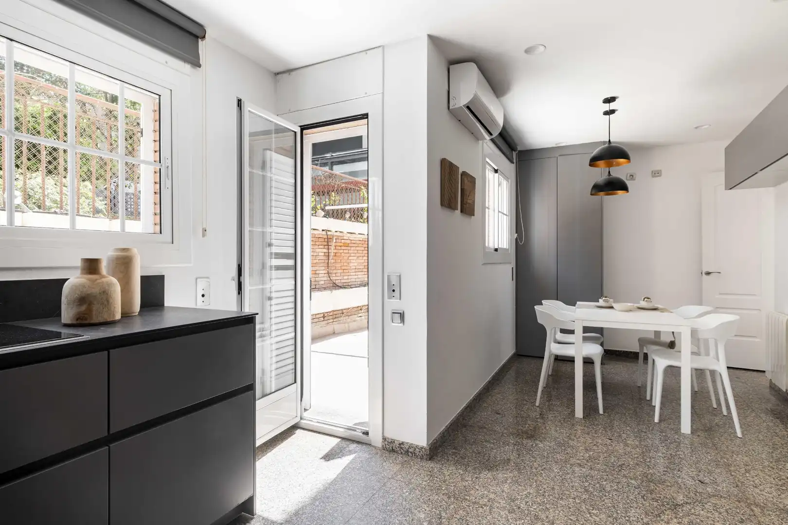 Cuina de Casa o xalet en venda en Barcelona amb Aire condicionat, Calefacció i Jardí privat