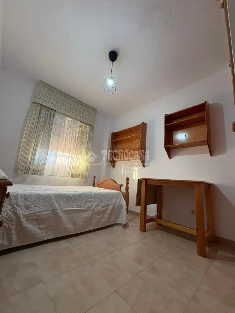 Schlafzimmer von Wohnung zur Miete in Sevilla mit Klimaanlage, Möbliert und Balkon
