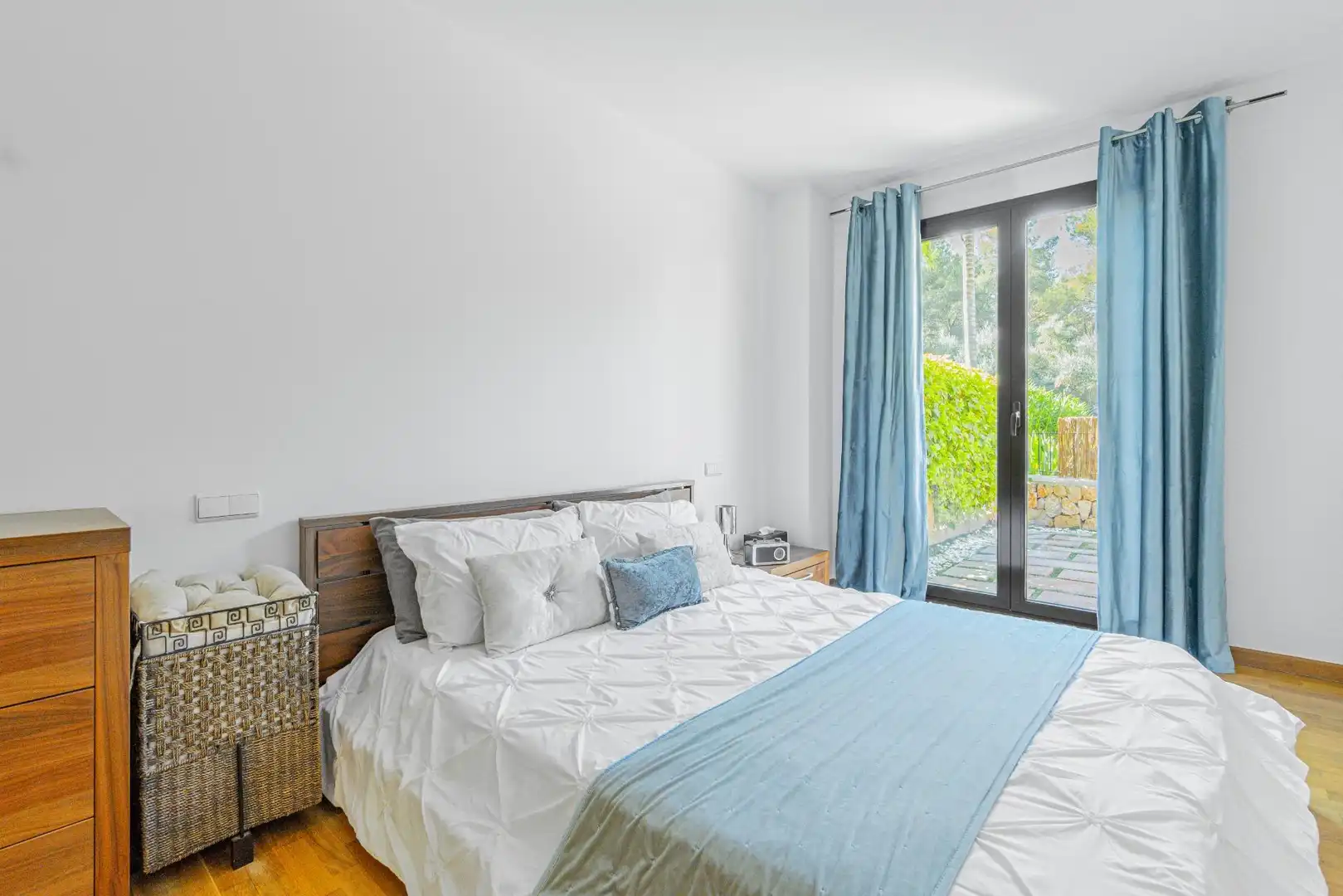 Schlafzimmer von Erdgeschoss zum Verkauf in  Palma de Mallorca mit Klimaanlage, Heizung und Privatgarten