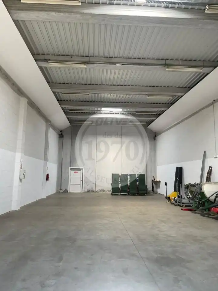 Fabrikhallen zur Miete in calle del Camí Vell, Fenals