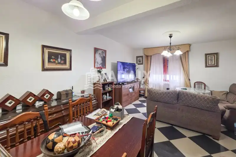 Living room of Houses for sale in Úbeda  with Air Conditioner, Heating and Terrace