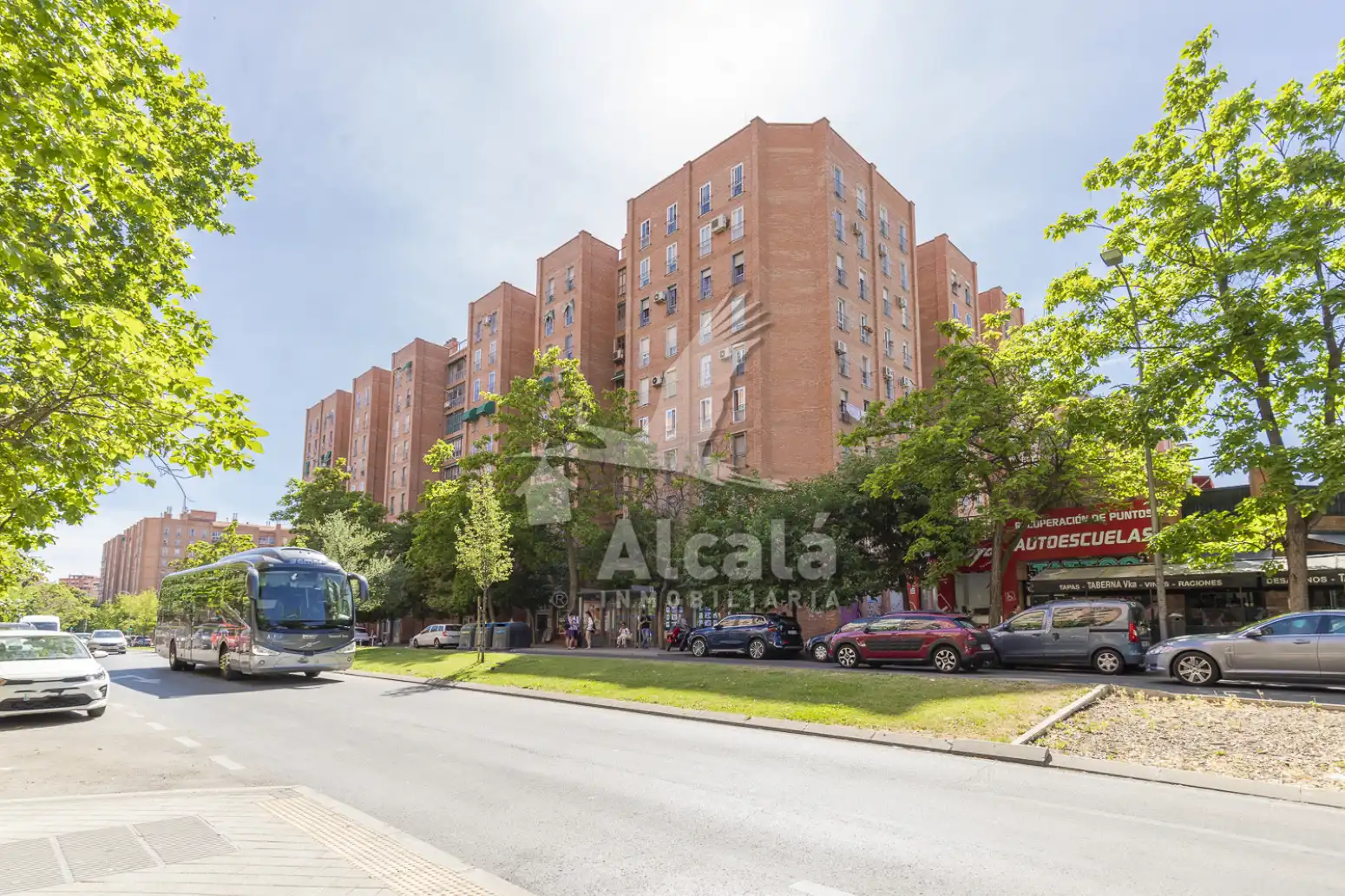 Vista exterior de Piso en venta en Madrid con Calefacción y Terraza